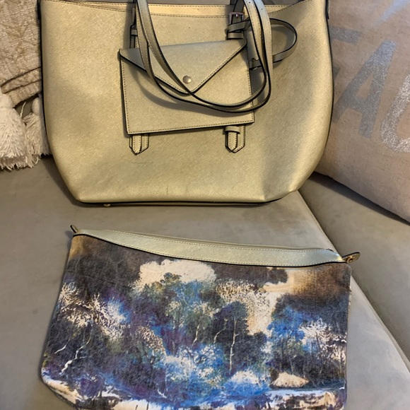 Sondra Roberts large gold tote with removal clutch. - Picture 2 of 7